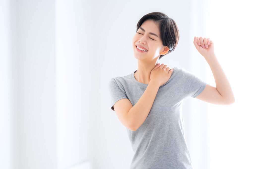 肩が凝る女性
